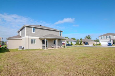 House in Land O' Lakes, Florida 5 bedrooms, 238.39 sq.m. № 2226164 - photo 29