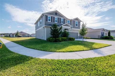 House in Land O' Lakes, Florida 5 bedrooms, 238.39 sq.m. № 2226164 - photo 2