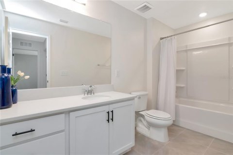 House in Land O' Lakes, Florida 5 bedrooms, 238.39 sq.m. № 2226164 - photo 23