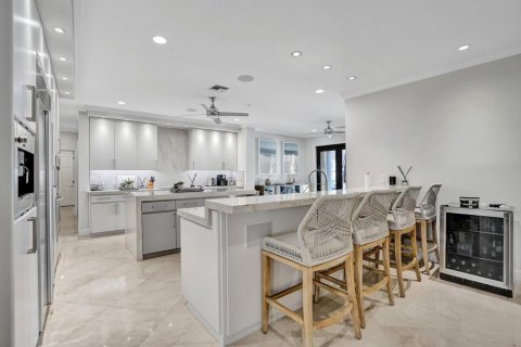 Купить виллу или дом в Форт-Лодердейл, Флорида 2 комнаты, 398.64м2, № 2158572 - фото 13
