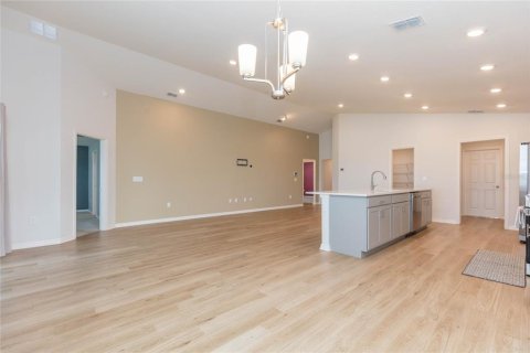 Casa en venta en Zephyrhills, Florida, 4 dormitorios, 186.18 m2 № 2230986 - foto 16