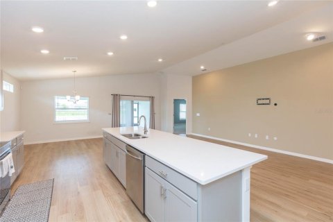 Casa en venta en Zephyrhills, Florida, 4 dormitorios, 186.18 m2 № 2230986 - foto 13