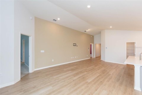 Casa en venta en Zephyrhills, Florida, 4 dormitorios, 186.18 m2 № 2230986 - foto 9