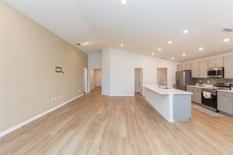 Casa en venta en Zephyrhills, Florida, 4 dormitorios, 186.18 m2 № 2230986 - foto 8