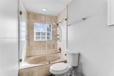 Townhouse in Hollywood, Florida 4 bedrooms, 168.62 sq.m. № 1830832 - photo 13