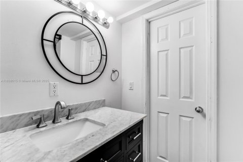 Townhouse in Hollywood, Florida 4 bedrooms, 168.62 sq.m. № 1830832 - photo 21