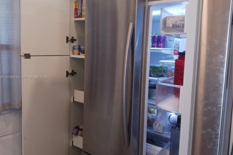 Снять в аренду кондоминиум в Халландейл-Бич, Флорида 2 спальни, 95.69м2, № 2085477 - фото 7