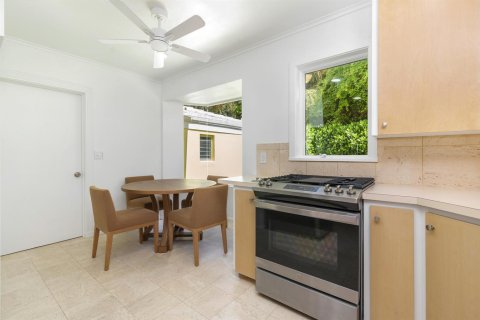 House in Palm Beach, Florida 4 bedrooms, 216.83 sq.m. № 2184941 - photo 6