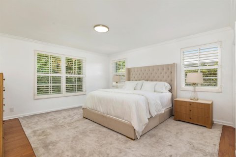 House in Palm Beach, Florida 4 bedrooms, 216.83 sq.m. № 2184941 - photo 8