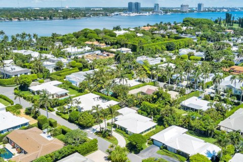 House in Palm Beach, Florida 4 bedrooms, 216.83 sq.m. № 2184941 - photo 15