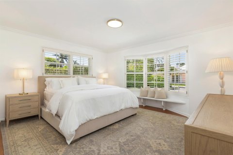 House in Palm Beach, Florida 4 bedrooms, 216.83 sq.m. № 2184941 - photo 9