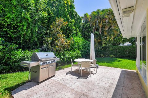 House in Palm Beach, Florida 4 bedrooms, 216.83 sq.m. № 2184941 - photo 13