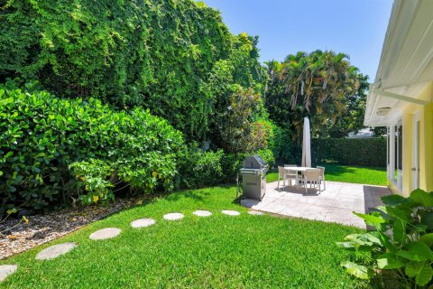 House in Palm Beach, Florida 4 bedrooms, 216.83 sq.m. № 2184941 - photo 12