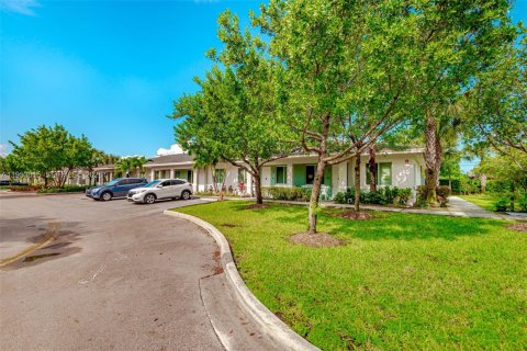 Купить коммерческую недвижимость в Майами-Гарденс, Флорида № 2008737 - фото 16