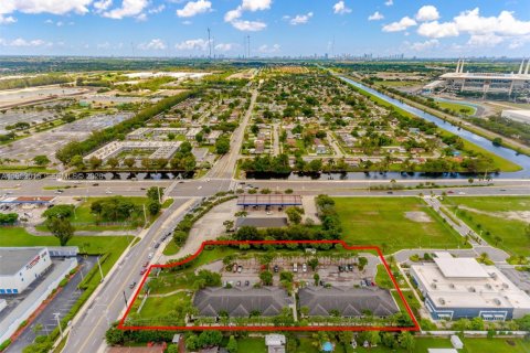 Купить коммерческую недвижимость в Майами-Гарденс, Флорида № 2008737 - фото 5