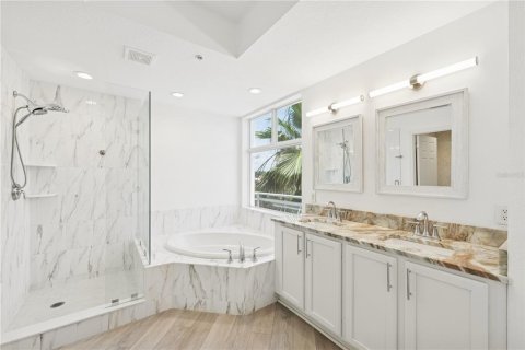 Condo in Nokomis, Florida, 2 bedrooms  № 1760605 - photo 12