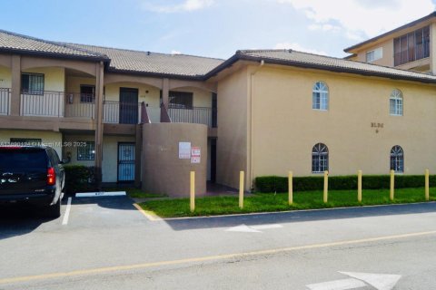 Condo in Hialeah Gardens, Florida, 2 bedrooms  № 1943602 - photo 6