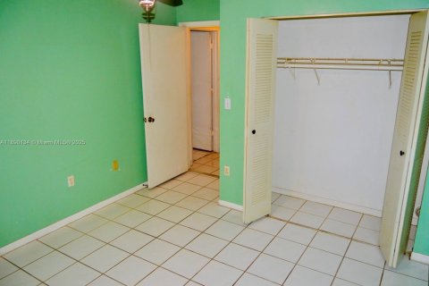 Condo in Hialeah Gardens, Florida, 2 bedrooms  № 1943602 - photo 20