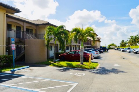 Condo in Hialeah Gardens, Florida, 2 bedrooms  № 1943602 - photo 5