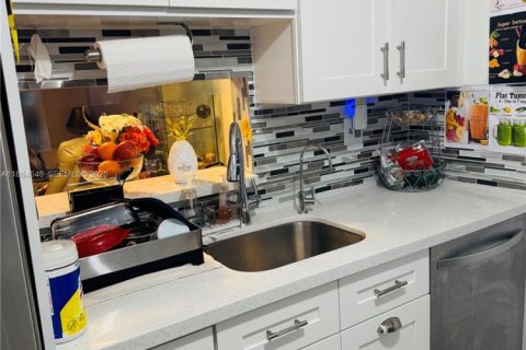 Купить кондоминиум в Лодердейл-Лейкс, Флорида 1 спальня, 65.5м2, № 2035515 - фото 9