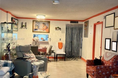 Купить кондоминиум в Лодердейл-Лейкс, Флорида 1 спальня, 65.5м2, № 2035515 - фото 6