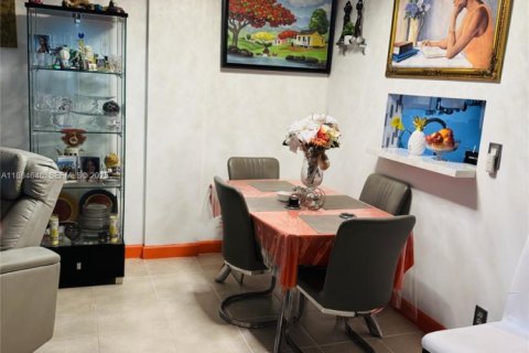 Купить кондоминиум в Лодердейл-Лейкс, Флорида 1 спальня, 65.5м2, № 2035515 - фото 7