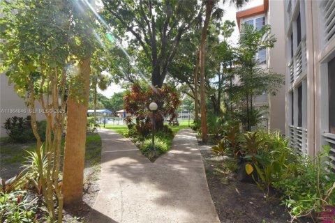 Купить кондоминиум в Лодердейл-Лейкс, Флорида 1 спальня, 65.5м2, № 2035515 - фото 30