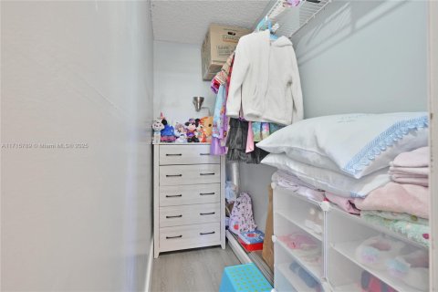 Condominio en venta en Tamarac, Florida, 2 dormitorios, 91.51 m2 № 1977874 - foto 13