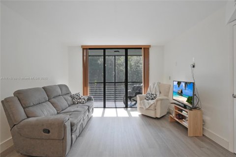 Condominio en venta en Tamarac, Florida, 2 dormitorios, 91.51 m2 № 1977874 - foto 9