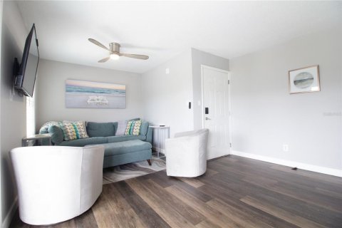 Condo in Saint Petersburg, Florida, 1 bedroom  № 1902688 - photo 11