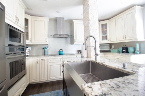 Condo in Saint Petersburg, Florida, 1 bedroom  № 1902688 - photo 6