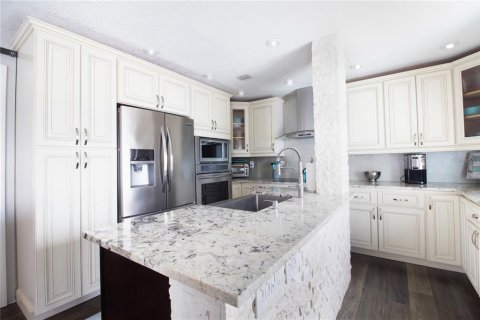 Condo in Saint Petersburg, Florida, 1 bedroom  № 1902688 - photo 4