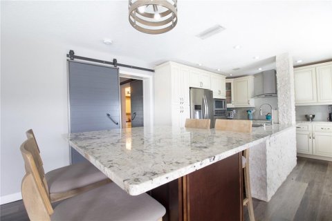 Condo in Saint Petersburg, Florida, 1 bedroom  № 1902688 - photo 9