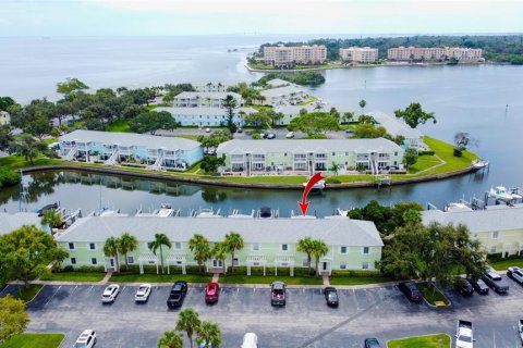 Condo in Saint Petersburg, Florida, 1 bedroom  № 1902688 - photo 1
