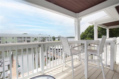Condo in Saint Petersburg, Florida, 1 bedroom  № 1902688 - photo 18