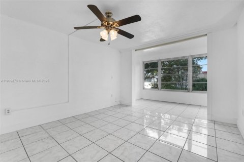 Condominio en venta en Sunrise, Florida, 1 dormitorio, 59.46 m2 № 1965279 - foto 12