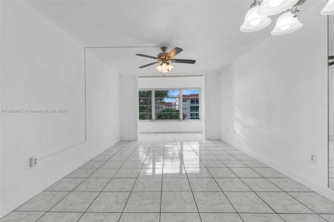 Condominio en venta en Sunrise, Florida, 1 dormitorio, 59.46 m2 № 1965279 - foto 15