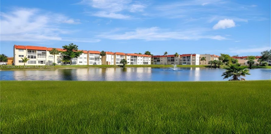 Condominio en Sunrise, Florida, 1 dormitorio № 1965279