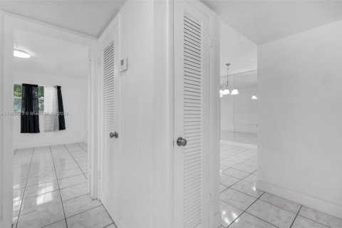 Condominio en venta en Sunrise, Florida, 1 dormitorio, 59.46 m2 № 1965279 - foto 24