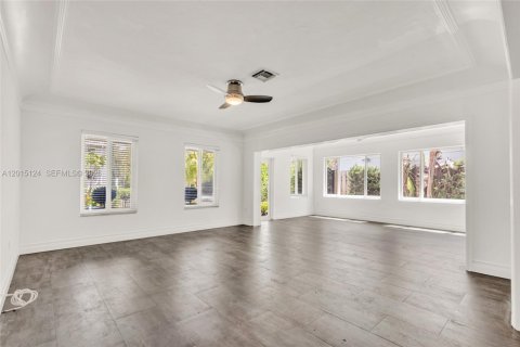 House in Miami, Florida 2 bedrooms, 142.14 sq.m. № 2242422 - photo 11