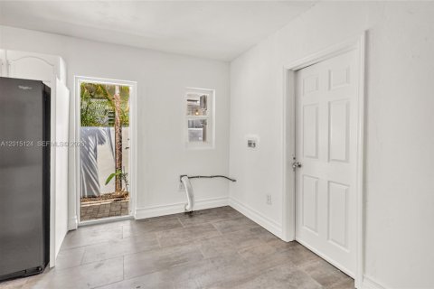 House in Miami, Florida 2 bedrooms, 142.14 sq.m. № 2242422 - photo 18