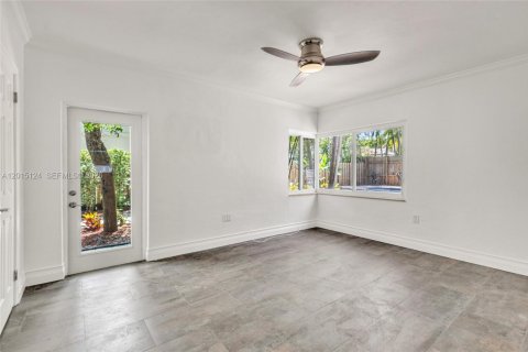 House in Miami, Florida 2 bedrooms, 142.14 sq.m. № 2242422 - photo 19