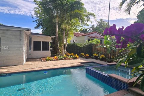 House in Miami, Florida 2 bedrooms, 142.14 sq.m. № 2242422 - photo 5