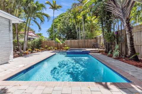House in Miami, Florida 2 bedrooms, 142.14 sq.m. № 2242422 - photo 30