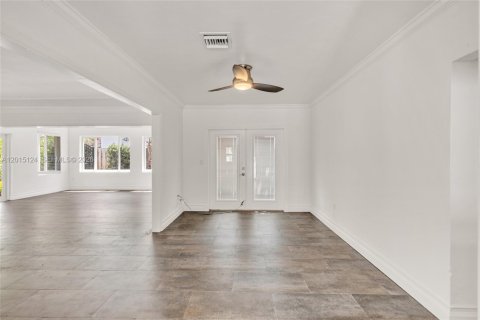 House in Miami, Florida 2 bedrooms, 142.14 sq.m. № 2242422 - photo 15