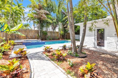House in Miami, Florida 2 bedrooms, 142.14 sq.m. № 2242422 - photo 29