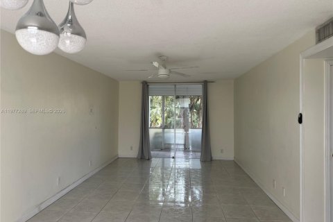 Condo in Deerfield Beach, Florida, 2 bedrooms  № 2041655