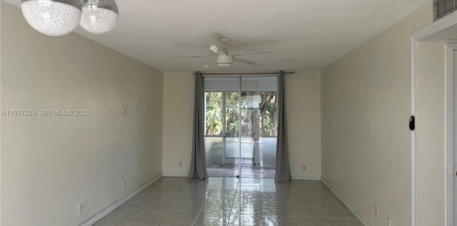 Condo in Deerfield Beach, Florida, 2 bedrooms  № 2041655