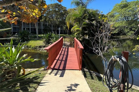 Condo in Deerfield Beach, Florida, 2 bedrooms  № 2041655 - photo 17