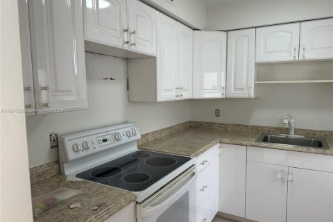 Condo in Deerfield Beach, Florida, 2 bedrooms  № 2041655 - photo 4